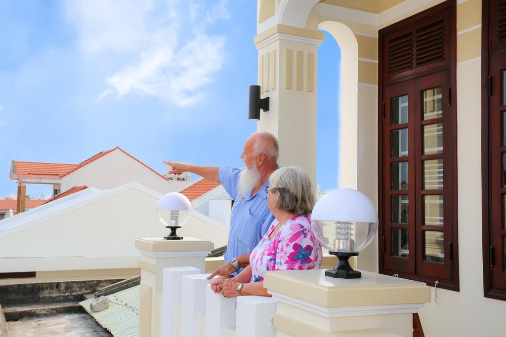 Phoenix Homestay Хойан Экстерьер фото